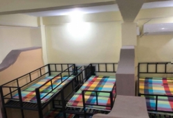 ေႏြးေထြး လုံျခဳံ စိတ္ခ်ရေသာ Golden Lady Hostel အေဆာင္ အဆင့္ျမင့္ျမင့္ ဖြဲ႕စည္းၿပီး သန္႔ရွင္းသပ္ရပ္ေသာ...