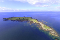 စကော့တလန်ရှိ လူမနေသော ၂၅ ဧကအကျယ် ကျွန်းတစ်ကျွန်း ပေါင် ၁၅၀၀၀၀ မျှဖြင့် ရောင်းမည်
