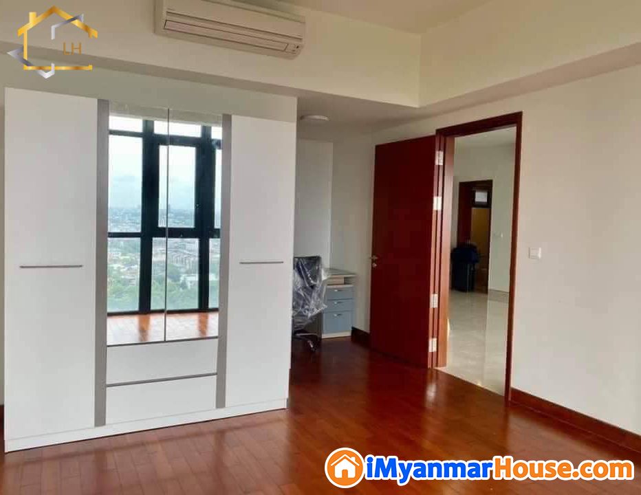 (1400-sqft)အကျယ်၊ ကမာရွတ်၊ Crystal Residence, ပြင်ဆင်ထားပြီး ကွန်ဒိုအခန်းအလွှာမြင့် ငှားရန်ရှိ - ငှါးရန် - ကမာရွတ် (Kamaryut) - ရန်ကုန်တိုင်းဒေသကြီး (Yangon Region) - $ 1,900 (အမေရိကန်ဒေါ်လာ) - R-19478554 | iMyanmarHouse.com