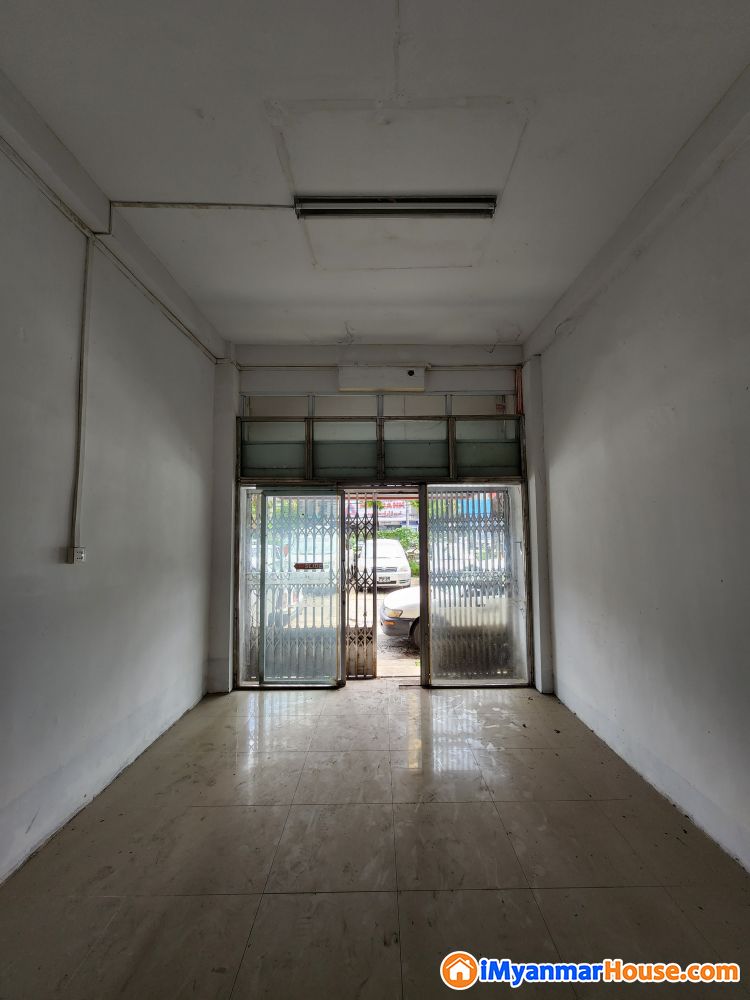 အလုံကမ်းနားလမ်း ဆင်မင်းအိမ်ရာ မြေညီထပ်ငှားရန် - ငှါးရန် - အလုံ (Ahlone) - ရန်ကုန်တိုင်းဒေသကြီး (Yangon Region) - 5 သိန်း (ကျပ်) - R-19858781 | iMyanmarHouse.com