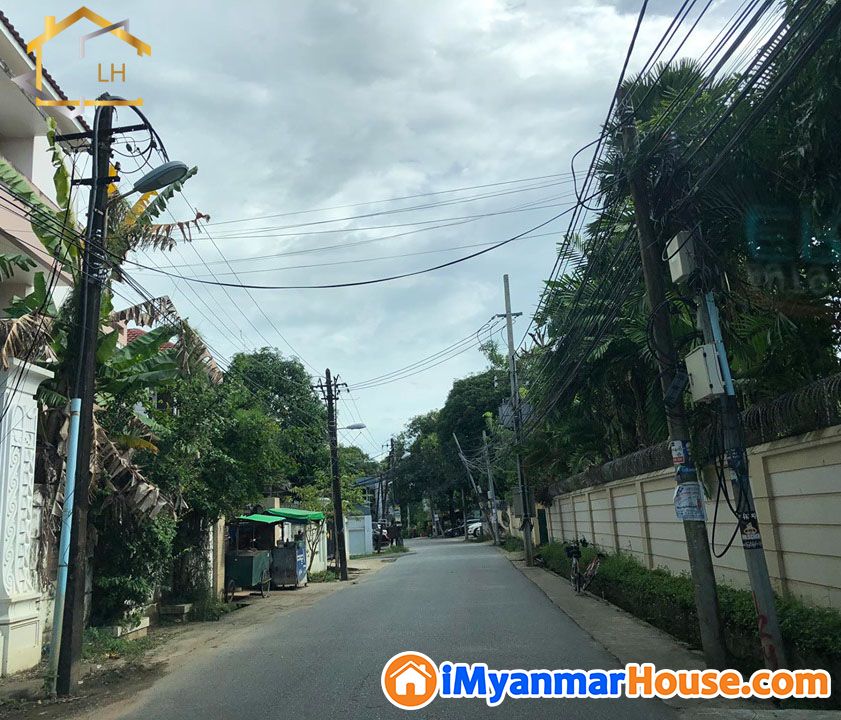 (60' x 50') အကျယ် ၊ ဗဟန်းမြို့နယ် ၊ သံလွင်လမ်း တွင် လုံးချင်းအိမ် ငှားရန်ရှိ - ငှါးရန် - ဗဟန်း (Bahan) - ရန်ကုန်တိုင်းဒေသကြီး (Yangon Region) - 28 သိန်း (ကျပ်) - R-19926565 | iMyanmarHouse.com
