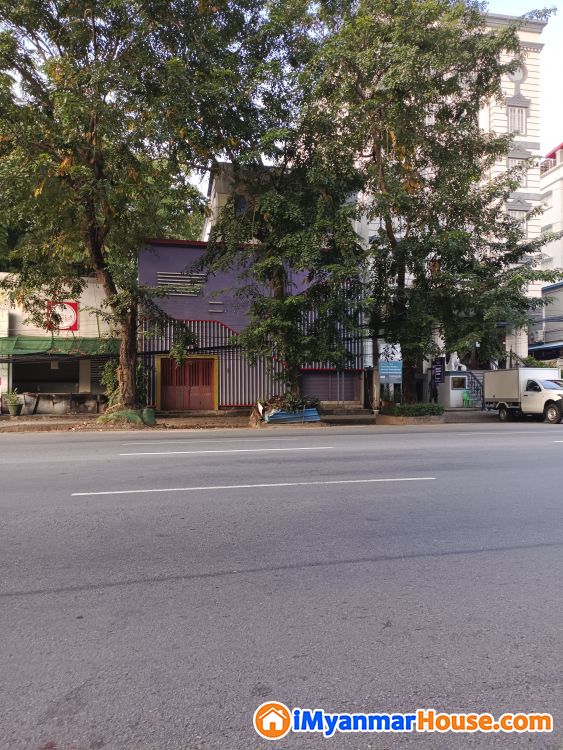 ရန်ကုန်မြို့ ဗဟန်းမြို့နယ် အနောက်ရွှေဂုံတိုင်လမ်းမပေါ် ရွှေဂုံလမ်းဆုံအနီး 2.5ထပ်အဆောက်အဦးငှါးရန်ရှိသည်။ - ငှါးရန် - ဗဟန်း (Bahan) - ရန်ကုန်တိုင်းဒေသကြီး (Yangon Region) - 55 သိန်း (ကျပ်) - R-20011085 | iMyanmarHouse.com