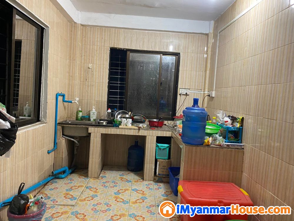 ကန်လမ်း #လှိုင်မြင်းမိုလ်အိမ်ယာ ၂၅ပေ x ၃၅ပေ (၅)လွှာ အခန်း ရောင်းရန်ရှိသည်။ - ရောင်းရန် - လှိုင် (Hlaing) - ရန်ကုန်တိုင်းဒေသကြီး (Yangon Region) - 520 သိန်း (ကျပ်) - S-10293182 | iMyanmarHouse.com
