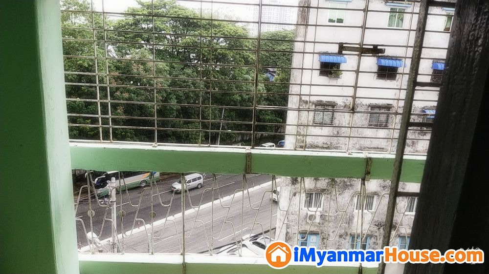 အလုံမြို့နယ်ရဲ့အချက်အချာ အကျဆုံး ငုဝါလမ်းမကြီးပေါ်( အောက်ကြည့်မြင်တိုင် လမ်းမကြီး မေးတင် )စျေး = သိန်း ၂၈၀ - ရောင်းရန် - အလုံ (Ahlone) - ရန်ကုန်တိုင်းဒေသကြီး (Yangon Region) - 280 သိန်း (ကျပ်) - S-10156222 | iMyanmarHouse.com