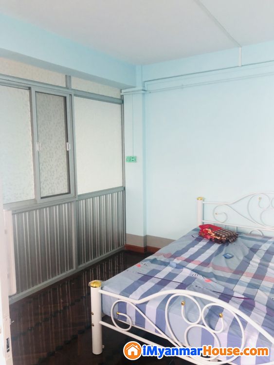 အသင့်နေထိုင်ရန် တိုက်ခန်းလေးရောင်းမည် (ဦးရာလူ စနစ်) - ရောင်းရန် - လှိုင် (Hlaing) - ရန်ကုန်တိုင်းဒေသကြီး (Yangon Region) - 690 သိန်း (ကျပ်) - S-10202409 | iMyanmarHouse.com