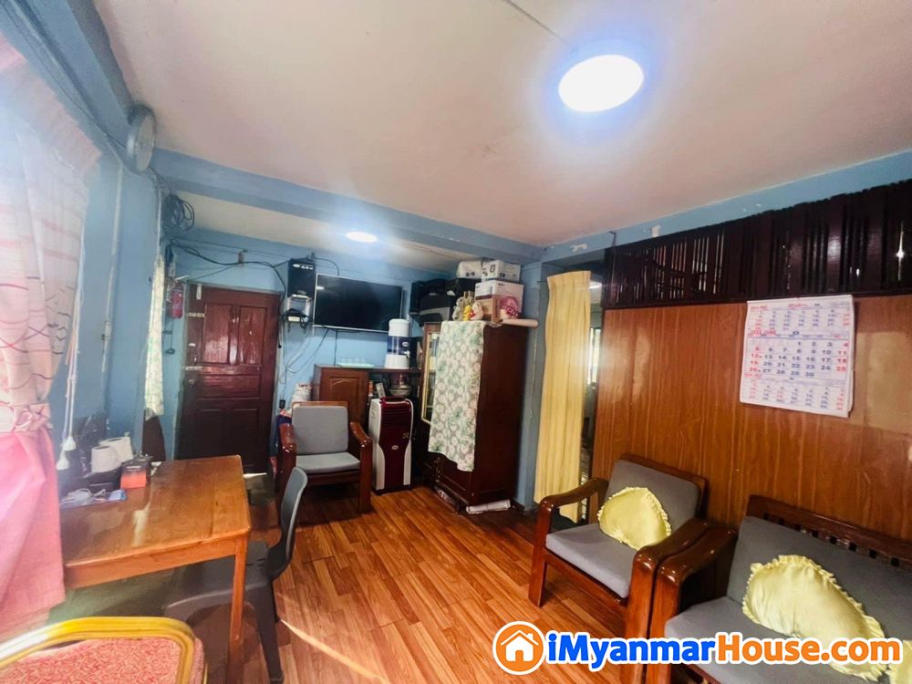 စီးပွါးရေးလုပ်လိုသူများအတွက် ဗဟိုလမ်းမကြီးပေါ်ရှိ လုံးချင်းတိုက် ၄ ထပ်တိုက်လေးရောင်းမည် - For Sale - မရမ်းကုန်း (Mayangone) - ရန်ကုန်တိုင်းဒေသကြီး (Yangon Region) - 3,000 Lakh (Kyats) - S-10252806 | iMyanmarHouse.com