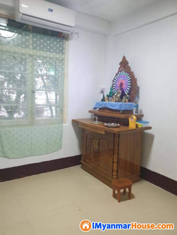 ရန်ကင်းမြို့နယ်ရန်အောင်1လမ်းတွင်အခန်းရောင်းရန်ရှိသည်။ - ရောင်းရန် - ရန်ကင်း (Yankin) - ရန်ကုန်တိုင်းဒေသကြီး (Yangon Region) - 800 သိန်း (ကျပ်) - S-10344300 | iMyanmarHouse.com