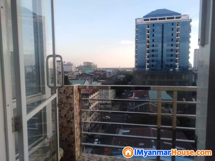 ပုဇွန်တောင်မြို့နယ် ၅၁-လမ်းရှိ (MTP Condo)မှာ အလွှာမြင့် View ကောင်းကြိုက်သူများအတွက် Penthouse အခန်းကျယ်ရောင်းရန်ရှိပါသည်။ - ရောင်းရန် - ပုဇွန်တောင် (Pazundaung) - ရန်ကုန်တိုင်းဒေသကြီး (Yangon Region) - 2,100 သိန်း (ကျပ်) - S-10358698 | iMyanmarHouse.com