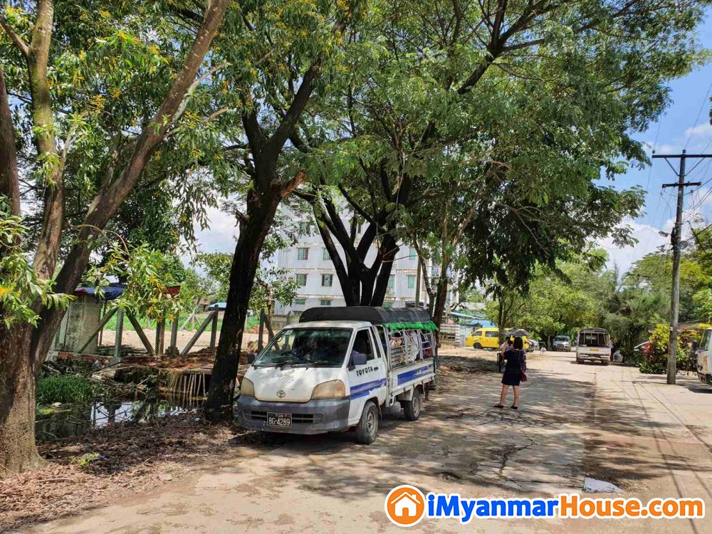 မြေအကျယ်( ၆၀ × ၆၀ ) စီးပွားရေးအတွက် အချက်ချာကျသော မြေကွက်ကျယ် ၂ကွက်တွဲကို ညှိနှိုင်းဈေးဖြင့်ရောင်းမည်။ - ရောင်းရန် - ရွှေပြည်သာ (Shwepyithar) - ရန်ကုန်တိုင်းဒေသကြီး (Yangon Region) - 5,900 သိန်း (ကျပ်) - S-10362428 | iMyanmarHouse.com