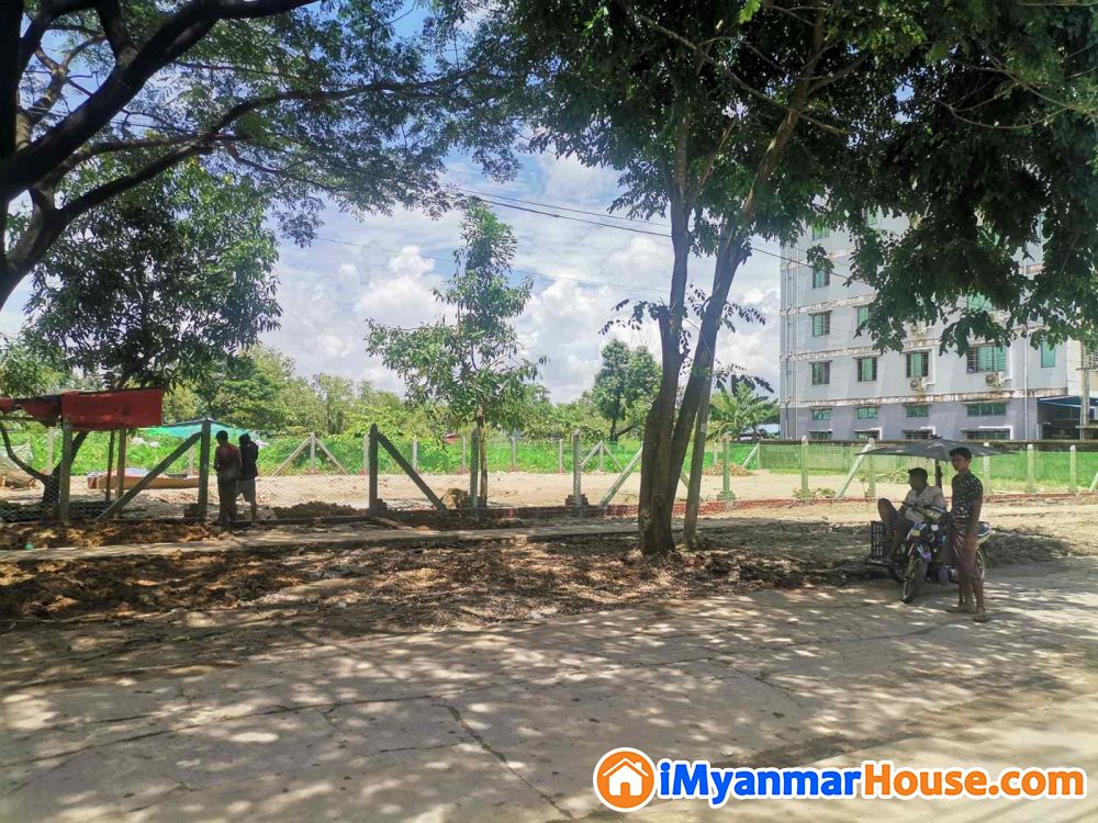 စီးပွားရေးအတွက် အချက်ချာကျသော မြေကွက်ကျယ် ၂ကွက်တွဲကို ညှိနှိုင်းဈေးဖြင့်ရောင်းမည်။ - ရောင်းရန် - ရွှေပြည်သာ (Shwepyithar) - ရန်ကုန်တိုင်းဒေသကြီး (Yangon Region) - 7,500 သိန်း (ကျပ်) - S-11725404 | iMyanmarHouse.com