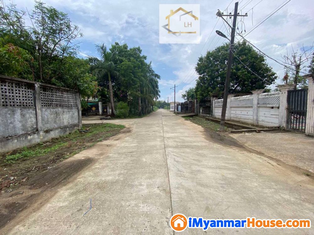 (101'x101') အကျယ် ၊ ဒဂုံဆိပ်ကမ်းမြို့နယ် ၊ ရတန်အိမ်ရာ ၊ ရတနာလမ်းမကြီးကျောကပ် တွင် မြေကွက် ရောင်းရန်ရှိ - ရောင်းရန် - ဒဂုံမြို့သစ် ဆိပ်ကမ်း (Dagon Myothit (Seikkan)) - ရန်ကုန်တိုင်းဒေသကြီး (Yangon Region) - 7,200 သိန်း (ကျပ်) - S-10454293 | iMyanmarHouse.com