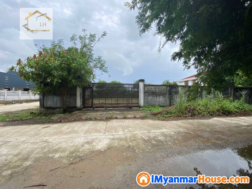 (101'x101') အကျယ် ၊ ဒဂုံဆိပ်ကမ်းမြို့နယ် ၊ ရတန်အိမ်ရာ ၊ ရတနာလမ်းမကြီးကျောကပ် တွင် မြေကွက် ရောင်းရန်ရှိ - ရောင်းရန် - ဒဂုံမြို့သစ် ဆိပ်ကမ်း (Dagon Myothit (Seikkan)) - ရန်ကုန်တိုင်းဒေသကြီး (Yangon Region) - 7,200 သိန်း (ကျပ်) - S-10454293 | iMyanmarHouse.com