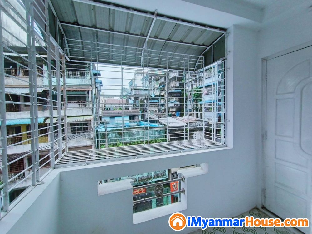 တိုက်ခန်းအ​ရောင်း - ရောင်းရန် - ပုဇွန်တောင် (Pazundaung) - ရန်ကုန်တိုင်းဒေသကြီး (Yangon Region) - 750 သိန်း (ကျပ်) - S-10477735 | iMyanmarHouse.com