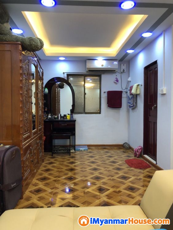 ပိုင်ရှင်ကိုယ်တိုင် အထူးပြင်ဆင်ထားသော လှိုင်မြို့နယ်မှ Apartment အခန်းကျယ်ရောင်းရန်ရှိသည်။ - ရောင်းရန် - လှိုင် (Hlaing) - ရန်ကုန်တိုင်းဒေသကြီး (Yangon Region) - 2,500 သိန်း (ကျပ်) - S-10484033 | iMyanmarHouse.com