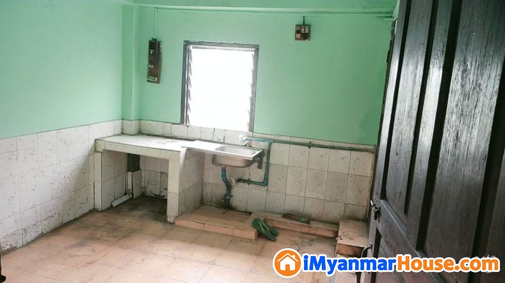 အလုံမြို့နယ်၊ငုဝါလမ်းမကြီးပေါ်တွင်တိုက်ခန်းရောင်းရန်ရှိသည်။ - ရောင်းရန် - အလုံ (Ahlone) - ရန်ကုန်တိုင်းဒေသကြီး (Yangon Region) - 280 သိန်း (ကျပ်) - S-10523742 | iMyanmarHouse.com