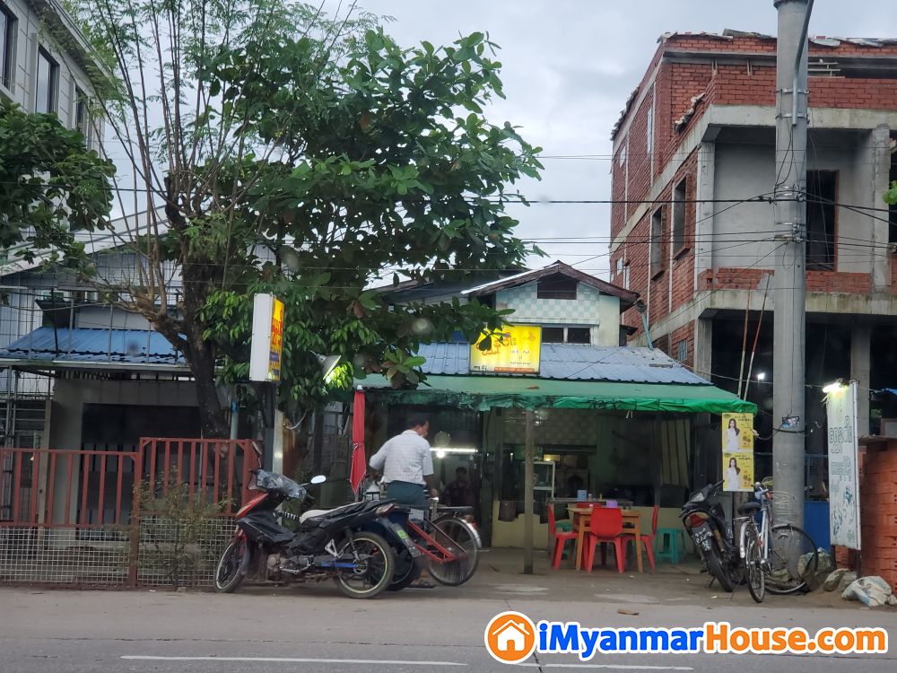 စီးပွားရေးသမားများအတွက် တောင်ဒဂုံ မောင်းမကန် လမ်းမကြီးပေါ်ရှိ လုံးချင်းအိမ်ပါ ပါမစ်မြေကွက်ကို ပိုင်ရှင်ကိုယ်တိုင်ရောင်းမည် - For Sale - ဒဂုံမြို့သစ် တောင်ပိုင်း (Dagon Myothit (South)) - ရန်ကုန်တိုင်းဒေသကြီး (Yangon Region) - 2,500 Lakh (Kyats) - S-11115612 | iMyanmarHouse.com