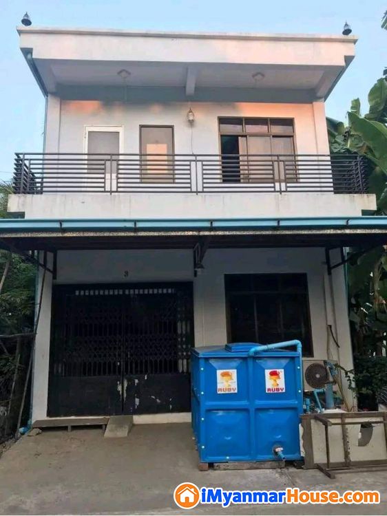 သက်တမ်း ၂နှစ်ကျော်သာ ရှိသေးသောအိမ်သစ်အသန့် , ခေါင်မိုးပွင့် 2 ထပ်ခွဲ - ရောင်းရန် - သုံးခွ (Thongwa) - ရန်ကုန်တိုင်းဒေသကြီး (Yangon Region) - 955 သိန်း (ကျပ်) - S-10572805 | iMyanmarHouse.com