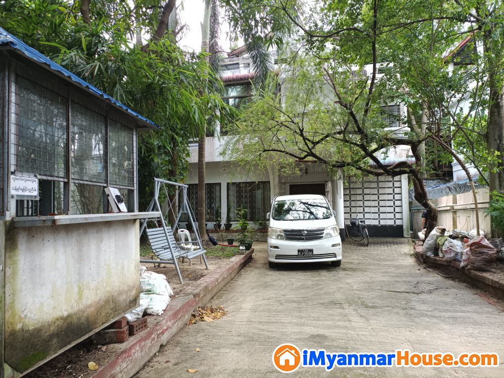 ရန်ကုန်မြို့ အနောက်ရွှေဂုံတိုင် လမ်းသွယ် လမ်းကျယ် ရှိ ၂ထပ်တိုက်နှင့်ခြံကိုရောင်းရန်ရှိပါသည်။ - ရောင်းရန် - ဗဟန်း (Bahan) - ရန်ကုန်တိုင်းဒေသကြီး (Yangon Region) - 25,000 သိန်း (ကျပ်) - S-10801676 | iMyanmarHouse.com