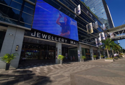 Time City Jewellery Mall မှာရှိတဲ့ ​ကျောက်မျက်ရတနာ ဆိုင်ခန်း​လေး ​ရောင်းရန်ရှိသည်။