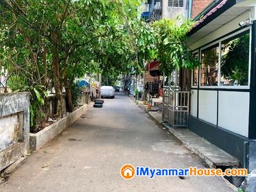 မြို့ထဲ အချက်အခြာကျသောနေရာတွင် ဒီဇိုင်းမိုက်မိုက် လုံးချင်း ၁ထပ်ခွဲ လုံးချင်းတိုက်ကို ပို်ငရှင်ကို်ယ်တိုင် ညှိနှိုင်းဈေးဖြင့်ရောင်းမည် - ရောင်းရန် - မင်္ဂလာတောင်ညွန့် (Mingalartaungnyunt) - ရန်ကုန်တိုင်းဒေသကြီး (Yangon Region) - 9,500 သိန်း (ကျပ်) - S-10751108 | iMyanmarHouse.com