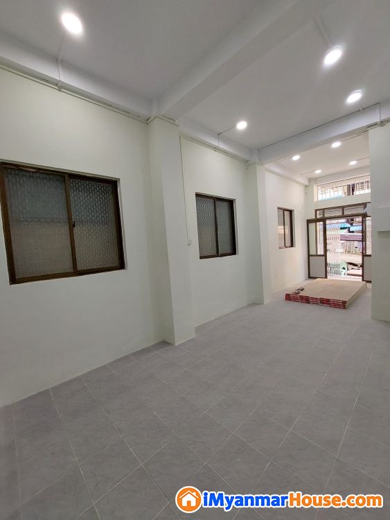 ရှယ်ပြင်ပြီး ပြည့်သ ရှယ်ပြင်ပြီး မြေညီတိုက်သစ် Hall Type အခန်းသစ်လေး ရောင်းမည်။ - ရောင်းရန် - စမ်းချောင်း (Sanchaung) - ရန်ကုန်တိုင်းဒေသကြီး (Yangon Region) - 1,100 သိန်း (ကျပ်) - S-10838276 | iMyanmarHouse.com