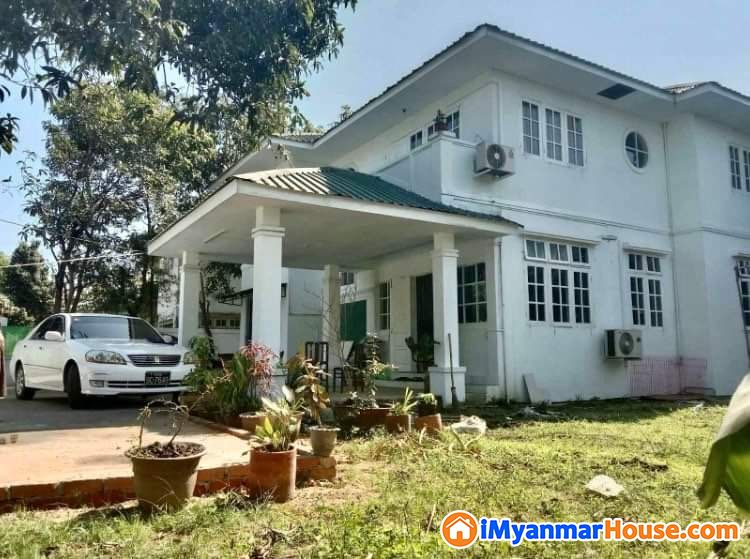 မြောက်ဒဂုံမြို့နယ် ရွှေပင်လုံအပိုင်း(၂)မှ ပိုင်ရှင်အမည်ပေါက် ခြံအကျယ်နဲ့ လုံးချင်းတိုက် ရောင်းရန်ရှိသည်။ - ရောင်းရန် - ဒဂုံမြို့သစ် မြောက်ပိုင်း (Dagon Myothit (North)) - ရန်ကုန်တိုင်းဒေသကြီး (Yangon Region) - 8,700 သိန်း (ကျပ်) - S-10914713 | iMyanmarHouse.com