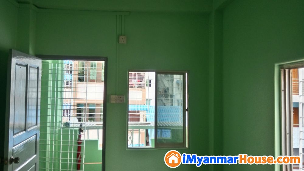 လှိုင်မြို့နယ် 3 လွှာမှ ပြင်ဆင်ပြီးတိုက်ခန်းလေးအား ပိုင်ရှင်ကိုယ်တိုင်ရောင်းမည်။ - ရောင်းရန် - လှိုင် (Hlaing) - ရန်ကုန်တိုင်းဒေသကြီး (Yangon Region) - 415 သိန်း (ကျပ်) - S-10943239 | iMyanmarHouse.com