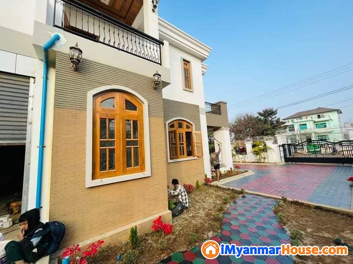 ပြင်ဦးလွင်မြို့ ၊ ပဒေသာမြို့သစ်၊ န၀ရတ်လမ်းမပေါ်​မေးတင် အသစ်စက်စက် RCနှစ်ထပ်တိုက်အိမ်ကောင်းလေး - ရောင်းရန် - ပြင်ဦးလွင် (Pyin Oo Lwin) - မန္တလေးတိုင်းဒေသကြီး (Mandalay Region) - 13,500 သိန်း (ကျပ်) - S-10943246 | iMyanmarHouse.com