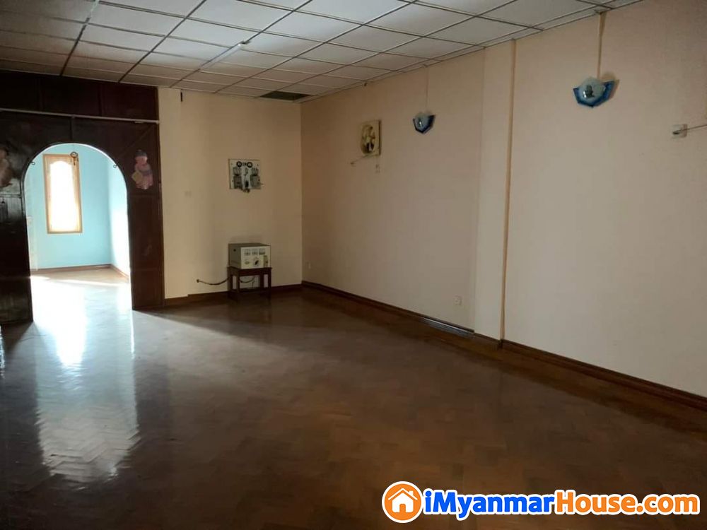 ဗိုလ်တထောင်မြို့နယ် ဗိုလ်မြတ်ထွန်းလမ်းမပေါ်ရှိ တိုက်ခန်းအရောင်း - For Sale - ဗိုလ်တထောင် (Botahtaung) - ရန်ကုန်တိုင်းဒေသကြီး (Yangon Region) - 950 Lakh (Kyats) - S-10984759 | iMyanmarHouse.com