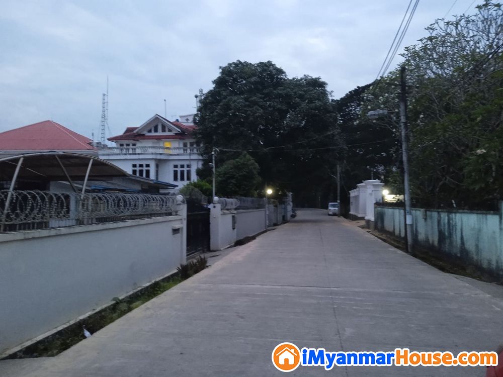SH9-003168, For Sale House, ကမၻာေအးဘုရားလမ္းမမွ ခ်င္းေခ်ာင္းမုဒ္ဦး အနီး ဗဟန္းၿမိဳ႕နယ္တြင္ လုံးခ်င္း (၄ထပ္ခြဲ) ေရကူးကန္ပါေသာ အိမ္ ေရာင္းရန္ရွိပါသည္။ - ရောင်းရန် - ဗဟန်း (Bahan) - ရန်ကုန်တိုင်းဒေသကြီး (Yangon Region) - 68,000 သိန်း (ကျပ်) - S-11021087 | iMyanmarHouse.com