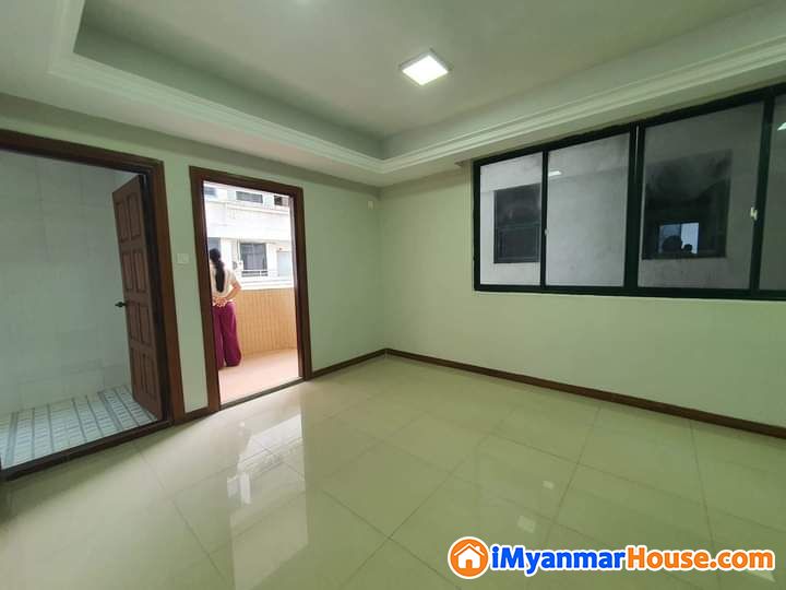 ကမာရွတ်မြို့နယ် ဒိုင်းမွန်းကွန်ဒို ရှိ အခန်းတွေရောင်းမယ်နော် - ရောင်းရန် - ကမာရွတ် (Kamaryut) - ရန်ကုန်တိုင်းဒေသကြီး (Yangon Region) - 2,200 သိန်း (ကျပ်) - S-11021409 | iMyanmarHouse.com
