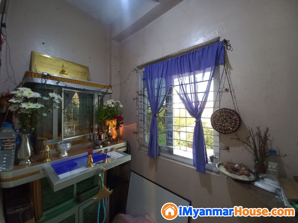 ေတာင္ဥကၠလာ လိုင္စင္ရံုးအနီး ေထာင့္ခန္း 4F. ‌သံသုမာလမ္းေက်ာကပ္ -09252627576 - ရောင်းရန် - တောင်ဥက္ကလာပ (South Okkalapa) - ရန်ကုန်တိုင်းဒေသကြီး (Yangon Region) - 350 သိန်း (ကျပ်) - S-11059769 | iMyanmarHouse.com