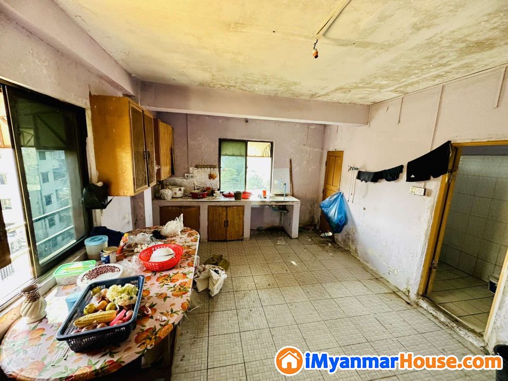 ပြည်လမ်း ၆မိုင်ခွဲ လှိုင်မြို့နယ် ၁၁ရပ်ကွက် ပေ ၂၀ × ၆၀ ရောင်းမည် - ရောင်းရန် - လှိုင် (Hlaing) - ရန်ကုန်တိုင်းဒေသကြီး (Yangon Region) - 1,050 သိန်း (ကျပ်) - S-11153370 | iMyanmarHouse.com