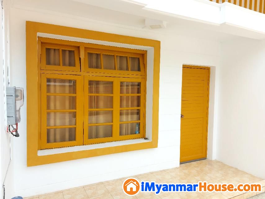 သုဝဏ္ဏမြို့နယ် မှာရှိတဲ့ အိုးအိမ်နှစ်ထပ်လုံးခြင်းတိုက်ခန်းလေးအမြန်ရောင်းမည် - ရောင်းရန် - သင်္ဃန်းကျွန်း (Thingangyun) - ရန်ကုန်တိုင်းဒေသကြီး (Yangon Region) - 2,599 သိန်း (ကျပ်) - S-11154660 | iMyanmarHouse.com