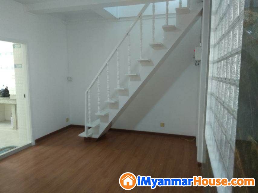 ရွှေစပယ်ရိပ်မွန် အဆင့်မြင့်အိမ်ရာတွင် အခန်းရောင်းရန်ရှိသည် - ရောင်းရန် - ကမာရွတ် (Kamaryut) - ရန်ကုန်တိုင်းဒေသကြီး (Yangon Region) - 2,200 သိန်း (ကျပ်) - S-11167306 | iMyanmarHouse.com