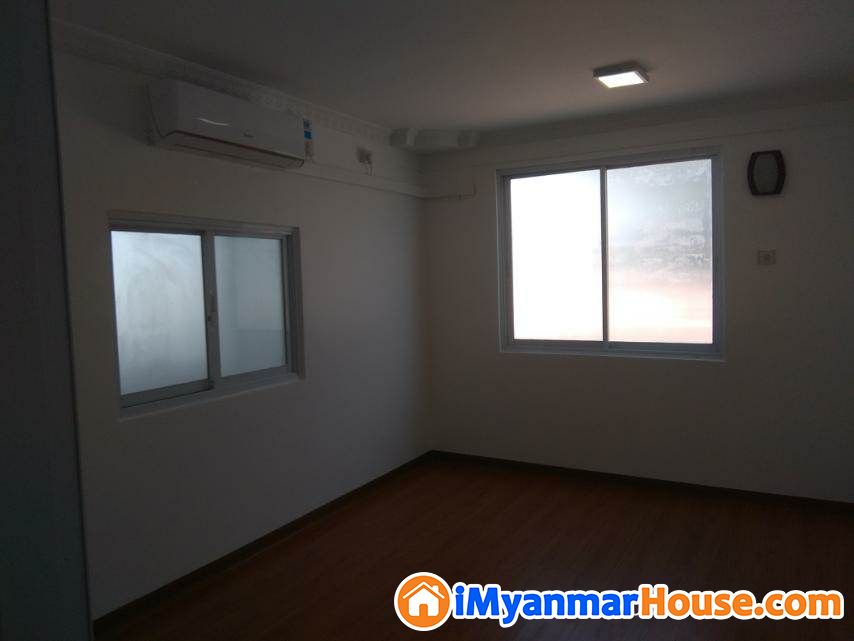 ရွှေစပယ်ရိပ်မွန် အဆင့်မြင့်အိမ်ရာတွင် အခန်းရောင်းရန်ရှိသည် - ရောင်းရန် - ကမာရွတ် (Kamaryut) - ရန်ကုန်တိုင်းဒေသကြီး (Yangon Region) - 2,200 သိန်း (ကျပ်) - S-11167306 | iMyanmarHouse.com