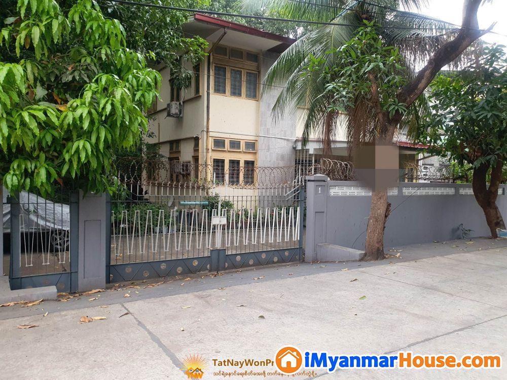 တောင်ဥက္ကလာပမြို့နယ် ၃ ရပ်ကွက်ရှိ နှစ်ထပ်RC လုံးချင်းအိမ်အရောင်း - ရောင်းရန် - တောင်ဥက္ကလာပ (South Okkalapa) - ရန်ကုန်တိုင်းဒေသကြီး (Yangon Region) - 18,000 သိန်း (ကျပ်) - S-11188594 | iMyanmarHouse.com