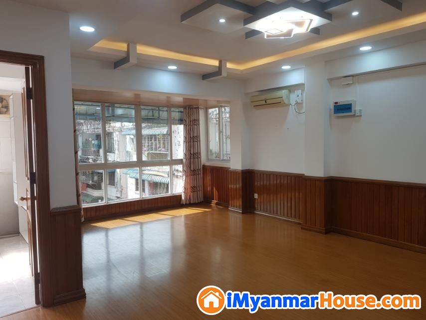 ဒဂုံမြို့နယ်_မြို့မကျောင်းလမ်းမပေါ်ရှိ Lift ပါ ကွန်ဒိုအခန်းသန့် (ညှိနှိုင်း)ဖြင့် ရောင်းပါမည်။ - ရောင်းရန် - ဒဂုံ (Dagon) - ရန်ကုန်တိုင်းဒေသကြီး (Yangon Region) - 1,950 သိန်း (ကျပ်) - S-11201213 | iMyanmarHouse.com