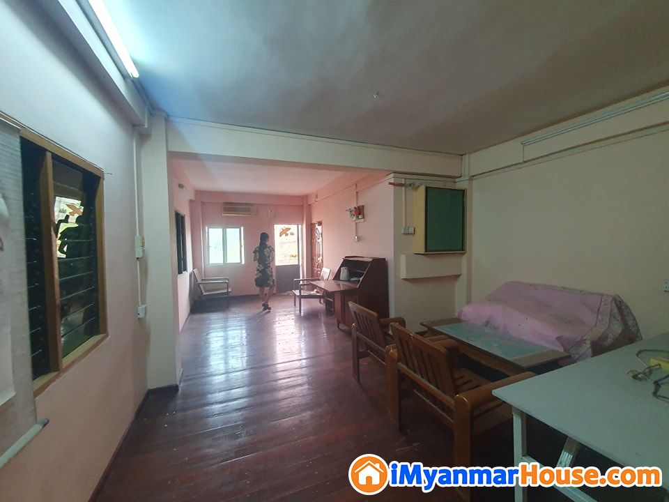 အလုံမြို့နယ် လမ်းကျယ်ပေါ်တွင်တည်ရှိသော ဈေးသင့် တိုက်ခန်း (ညှိနှိုင်း)ဖြင့် ရောင်းမည်။ - ရောင်းရန် - အလုံ (Ahlone) - ရန်ကုန်တိုင်းဒေသကြီး (Yangon Region) - 700 သိန်း (ကျပ်) - S-11201404 | iMyanmarHouse.com