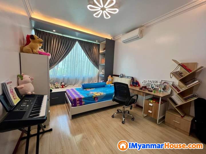 မြောက်ဒဂုံမြို့နယ် 𝐏𝐢𝐧𝐥𝐨𝐧 𝐕𝐢𝐥𝐥𝐚𝐠𝐞 𝐑𝐞𝐬𝐢𝐝𝐞𝐧𝐜𝐞 အသင့်နေရန်ပြင်ဆင်ပြီး အခန်းကောင်းလေးရောင်းပါမည်။ - ရောင်းရန် - ဒဂုံမြို့သစ် မြောက်ပိုင်း (Dagon Myothit (North)) - ရန်ကုန်တိုင်းဒေသကြီး (Yangon Region) - 4,300 သိန်း (ကျပ်) - S-11204211 | iMyanmarHouse.com