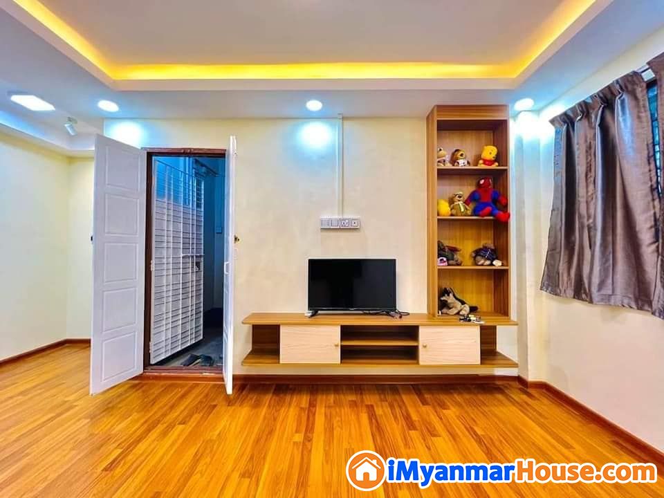 စမ်းချောင်းလမ်း (စမ်းချောင်းမြို့နယ်)တွင် အိပ်ခန်း (2)ခန်းဖြင့် အသင့်နေပြင်ဆင်ထားသောအခန်းကောင်း ရောင်းရန်ရှိသည်။ - ရောင်းရန် - စမ်းချောင်း (Sanchaung) - ရန်ကုန်တိုင်းဒေသကြီး (Yangon Region) - 850 သိန်း (ကျပ်) - S-11424879 | iMyanmarHouse.com