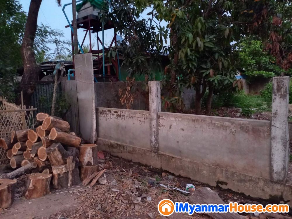 အရှေ့ဒဂုံ(11)ရပ်ကွက်မြေ(40×60)အုတ်တံတိုင်းခတ် ပါမစ်မြေအရောင်းလေး - ရောင်းရန် - ဒဂုံမြို့သစ် မြောက်ပိုင်း (Dagon Myothit (North)) - ရန်ကုန်တိုင်းဒေသကြီး (Yangon Region) - 1,300 သိန်း (ကျပ်) - S-11426356 | iMyanmarHouse.com