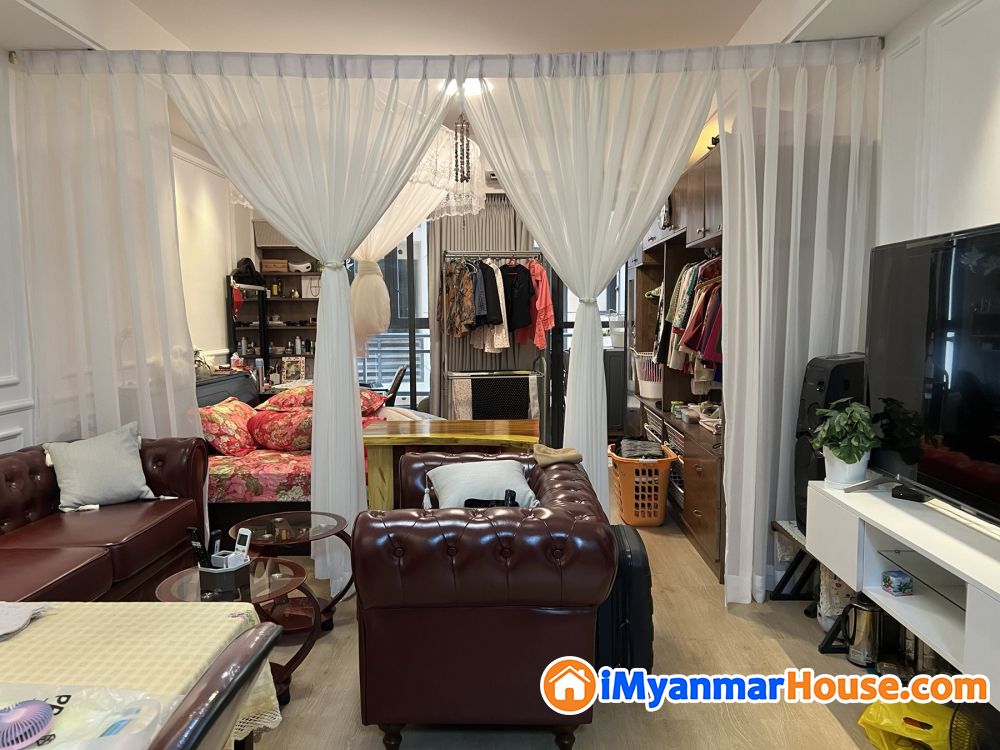 လူကြိုက်များပြီး ဆိတ်ငြိမ်တဲ့ ပတ်ဝန်းကျင်နဲ့ မင်းရဲကျော်စွာလမ်းမပေါ်ရှိ Luxury ကွန်ဒို Brilliance Mansion Condominium ရှိ Studio room type အခန်း ပိုင်ရှင်ကိုယ်တိုင်ရောင်းမည် 🔸 - ရောင်းရန် - လမ်းမတော် (Lanmadaw) - ရန်ကုန်တိုင်းဒေသကြီး (Yangon Region) - 3,600 သိန်း (ကျပ်) - S-11866759 | iMyanmarHouse.com