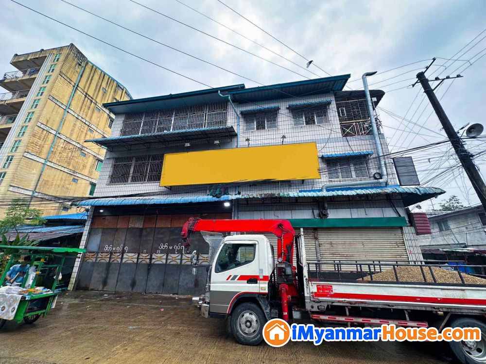 ဘုရင့်​နောင်ပွဲရုံ မျက်နှာချင်းဆိုင် မှာရှိတဲ့ 3 ထပ်တိုက် လုံးခြင်းအိမ်လေးဈေးတန်တန်လေးနှင့်ပိုင်ရှင်ကိုယ်တိုင်အမြန်ရောင်းမည် ❗️❗️ - ရောင်းရန် - မရမ်းကုန်း (Mayangone) - ရန်ကုန်တိုင်းဒေသကြီး (Yangon Region) - 29,000 သိန်း (ကျပ်) - S-12032597 | iMyanmarHouse.com