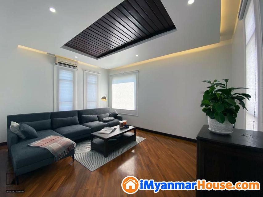ဝင်ဒါမီယာ သံလွင်လမ်းသွယ်ရှိ အသင့်တက်နေရုံ လုံးချင်းအိမ်ရောင်းမည်။ - ရောင်းရန် - ကမာရွတ် (Kamaryut) - ရန်ကုန်တိုင်းဒေသကြီး (Yangon Region) - 12,000 သိန်း (ကျပ်) - S-9750273 | iMyanmarHouse.com