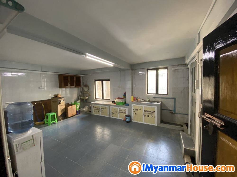 ဗိုလ်တထောင်မြို့နယ် #46လမ်းတွင် အိပ်ခန်း(၂)ခန်းပါ (၃)လွှာတိုက်ခန်း အရောင်း - ရောင်းရန် - ဗိုလ်တထောင် (Botahtaung) - ရန်ကုန်တိုင်းဒေသကြီး (Yangon Region) - 1,400 သိန်း (ကျပ်) - S-9829155 | iMyanmarHouse.com