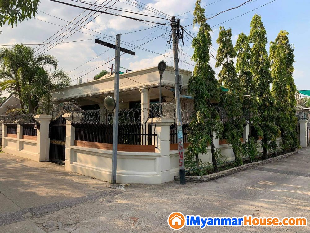 ဘဏ်အရစ်ကျဖြင့် ဝယ်ယူနိုင်သော အိပ်ခန်း(၃)ခန်းပါ (2400 Sqft) ရှော်ဖီလုံးခြင်းအိမ်ယာ (အမည်ပေါက်) ရောင်းမည်။ - ရောင်းရန် - လှိုင် (Hlaing) - ရန်ကုန်တိုင်းဒေသကြီး (Yangon Region) - 5,500 သိန်း (ကျပ်) - S-9930981 | iMyanmarHouse.com